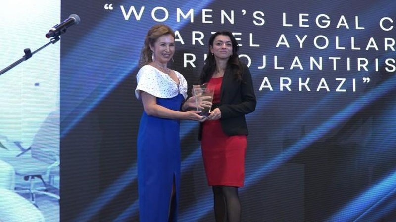 'Artel o`zining ijtimoiy loyihasi uchun AmCham CSR Committee Annual Ball Award mukofotiga sazovor bo`ldi'ning rasmi