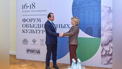 'Ozodbek Nazarbekov xalqaro forumda bir jinsli nikohga qarshi kurashishning yo`lini aytdi'ning rasmi