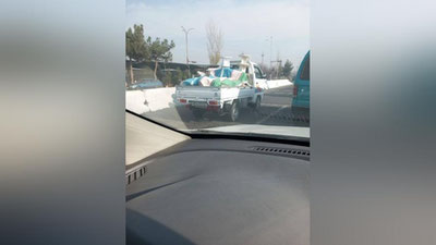 'Андижонда ҳайдовчи Labo’даги юкларни байроқ билан ёпиб ҳаракатланди'ning rasmi