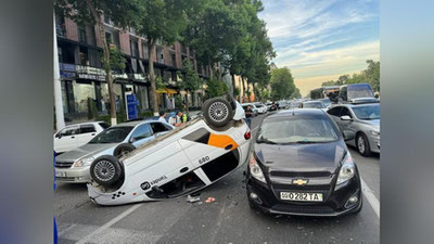 'Toshkentda 4 ta mashina to`qnashdi, “Matiz” ag`darilib ketdi'ning rasmi