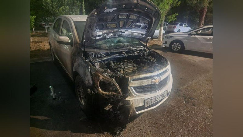 'Tunda Toshkentda uy oldida turgan Cobalt yonib ketdi'ning rasmi