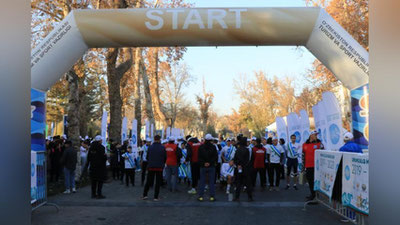 Изрображение 'Фото: Эстафета экиден и массовый забег в рамках проекта «SaveAral» в Ташкенте'