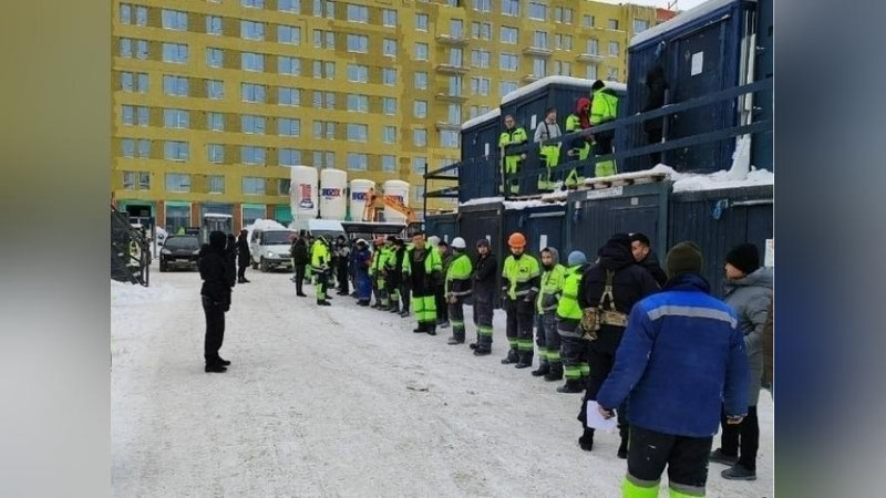 '“Qochishga uringani uchun o`tirib yurishga majburlangan”'ning rasmi