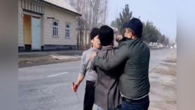 'Farg`onada fuqaro suv ta`minoti xodimiga pichoq bilan hujum qildi (video)'ning rasmi