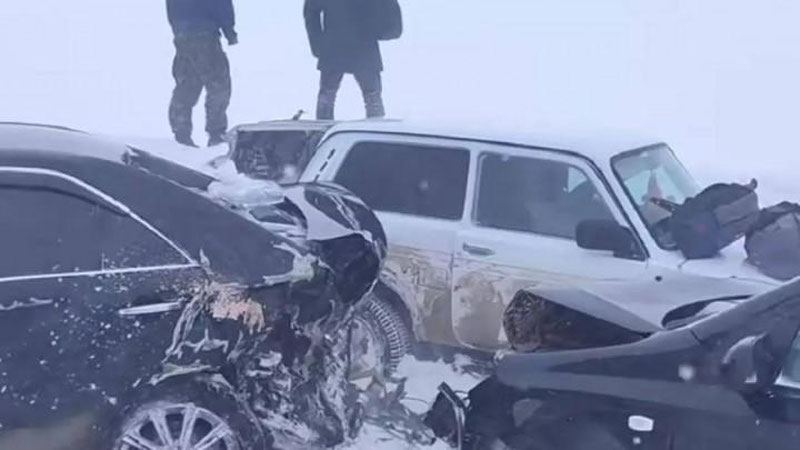 'Қозоғистондан ўтувчи Екатеринбург-Олмаота трассасида 11 та автомобиль иштирокида ЙТҲ содир бўлди (видео)'ning rasmi