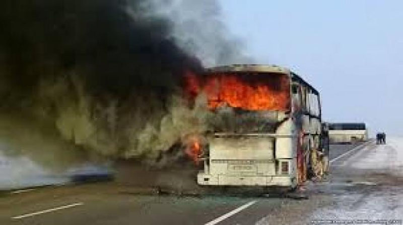 'Автобуснинг ёниб кетишига қўлболла мослама ва бензин сабаб бўлгани тахмин қилинмоқда'ning rasmi