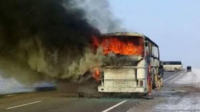 'Автобуснинг ёниб кетишига қўлболла мослама ва бензин сабаб бўлгани тахмин қилинмоқда'ning rasmi