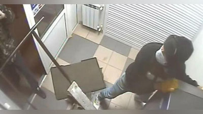 'Omadsiz o`g`rilar bankomatni ocholmay “in”lariga quruq qo`l bilan qaytishdi (Video)'ning rasmi