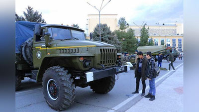 'Samarqanddagi Ko`ksaroy maydonida harbiy texnikalar namoyish etilmoqda (foto)'ning rasmi