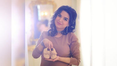 '​Yulduz Usmonova nabirasini ko`rish uchun tug`ruqxonaga bordi(Foto)'ning rasmi