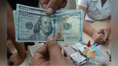 'Pul evaziga tug`ilganlik to`g`risidagi guvohnomani tayyorlab berishni va`da qilgan vrach-ginekolog qo`lga olindi'ning rasmi