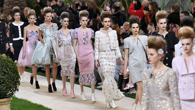 'Parijda Chanel taqdimot o`tkazdi 'ning rasmi