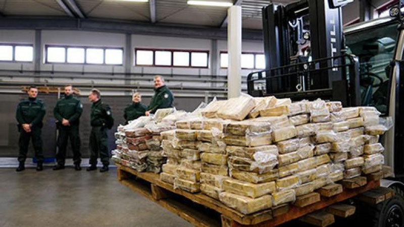 '​Европага олиб чиқиб кетилиши режалаштирилган 5,5 тонна кокаин қўлга олинди'ning rasmi