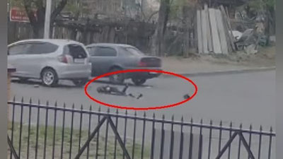 Изрображение 'ШКОЛЬНИКА ИЗ БЛАГОВЕЩЕНСКА СБИЛИ СРАЗУ ДВА АВТОМОБИЛЯ (ВИДЕО, 18+)'