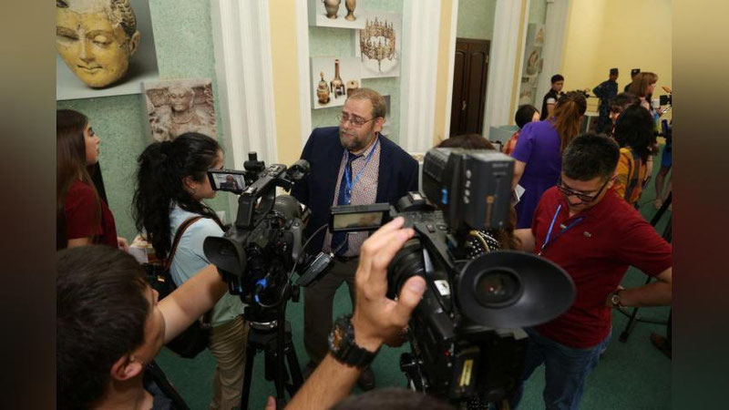 'ROSSIYa MILLIY KUTUBXONASI LOYIHAGA O`ZIGA XOS HISSA QO`ShISh ISTAGIDA'ning rasmi
