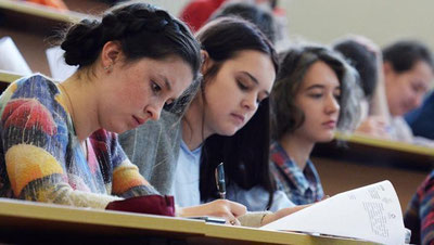 'Oliy ta`lim muassasalari bitiruvchilarining yakuniy davlat attestasiyasi o`zgartiriladi'ning rasmi