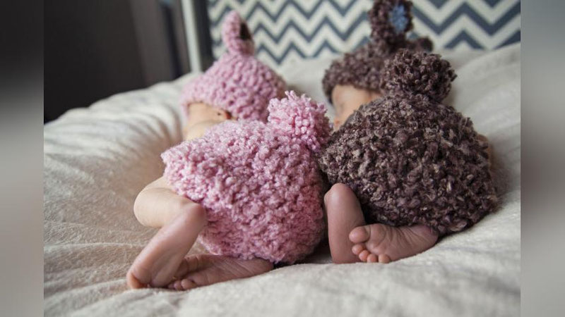 'KALIFORNIYaLIK AYoL TURLI YILLARDA EGIZAKLARNI DUNYoGA KELTIRDI 'ning rasmi