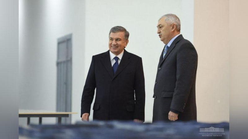 'Shavkat Mirziyoyev "Mirzacho`l teks" korxonasini borib ko`rdi'ning rasmi