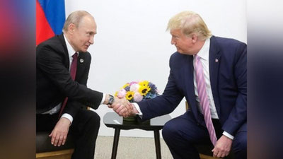 'Vladimir Putin va Donald Tramp Yaponiyada uchrashdi'ning rasmi