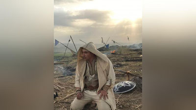 '​ОЗОДБЕК НАЗАРБЕКОВ: "МЕНДИРМАН" КЛИПИГА ҚОЛДИРИЛГАН ИЗОҲЛАРНИ ЎҚИБ, 1 СОАТ ЙИҒЛАДИМ"'ning rasmi