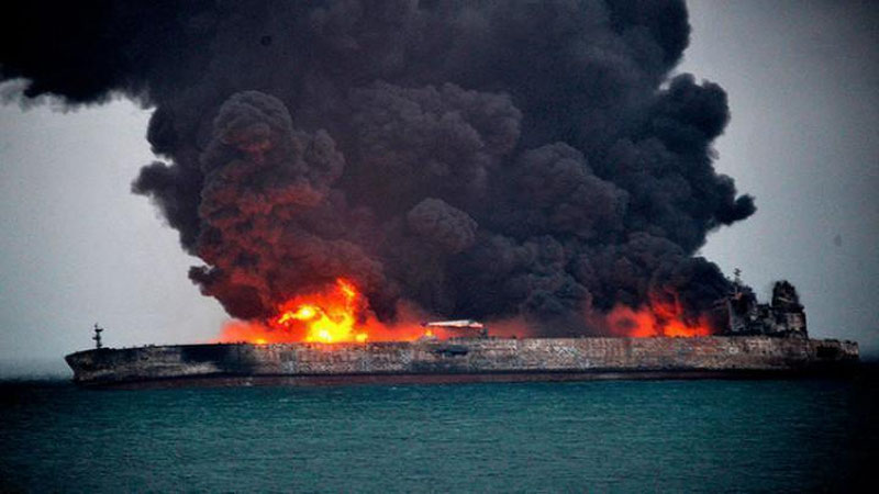 'Хитой денгизи қирғоқларида қуруқ юк ташийдиган кема билан тўқнашган танкер портлаб кетди'ning rasmi