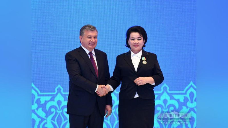 'Президент аёлларни байрам билан табриклади'ning rasmi