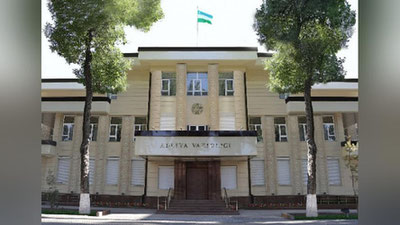 'Adliya organlari tizimida korrupsiyaga qarshi urush ketmoqda'ning rasmi