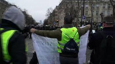 'Parijda polisiya va namoyishchilar o`rtasida to`qnashuvlar ro`y bermoqda 'ning rasmi