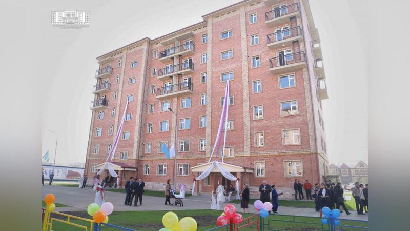 Изрображение 'В СЕРГЕЛИ 110 СОЦИАЛЬНО НУЖДАЮЩИХСЯ СЕМЕЙ ПОЛУЧИЛИ КВАРТИРЫ (ФОТО, ВИДЕО)'