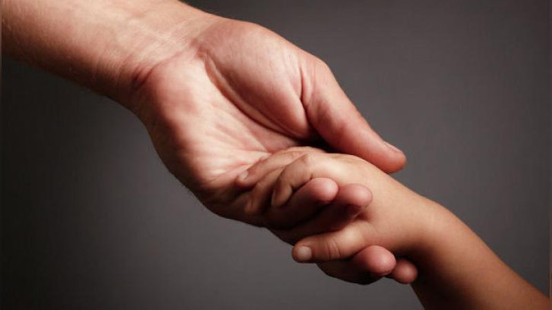 'Toshkentda voyaga etmagan farzandini 15 mln so`mga sotgan fuqaro qo`lga olindi'ning rasmi