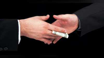 'Tuman xalq ta`limi bo`limi boshlig`i pora bilan ushlandi'ning rasmi