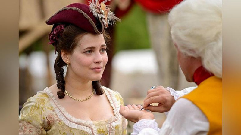 Ikki yigit va bir qiz ishtirokida chiroyli porno tomosha qiling. Eng kichik jinsiy olatni