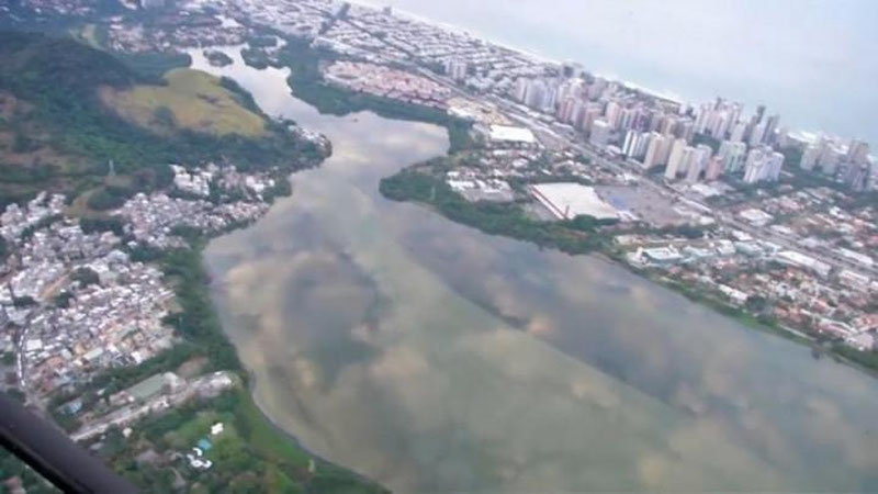 'Braziliyada yirik neft zahirasi suvga oqib ketdi 'ning rasmi