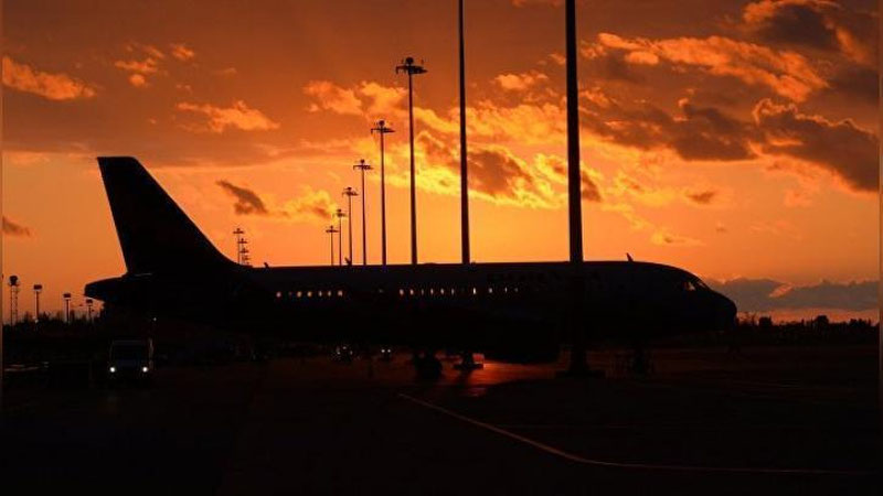 '​AQShda parvoz paytida United Airlines kompaniyasiga  tegishli samolyotning dvigateli yonib ketdi'ning rasmi