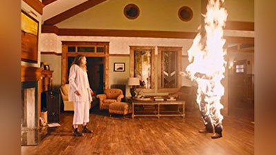 'Multfilm tomosha qilishga kelgan bolalarga tasodifan keksa ayolning jasadi aks etgan treyler namoyish etildi'ning rasmi