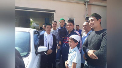 'Андижон ҳокими ғолиб қорига автомобил совға қилди'ning rasmi