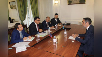 'Aziz Abduhakimov  "Fransuz Alyansi"ning mintaqaviy direktori bilan uchrashdi'ning rasmi