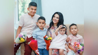 'Ona bo`lish arafasidagi va farzandli bo`lgan mashhurlar'ning rasmi