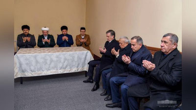 Изрображение 'ШАВКАТ МИРЗИЁЕВ ВЫРАЗИЛ СОБОЛЕЗНОВАНИЯ СЕМЬЕ ВЕТЕРАНА МАДАМИНЖОНА ХАСАНОВА'