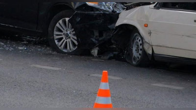 'Mast haydovchi 3 fuqaro va 3 mashinaga zarar etkazdi'ning rasmi