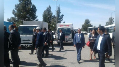 'Суғд вилояти раиси Ражаббой Аҳмадзода ва суғдлик тадбиркорлар "Самавто" заводи фаолияти билан танишди'ning rasmi