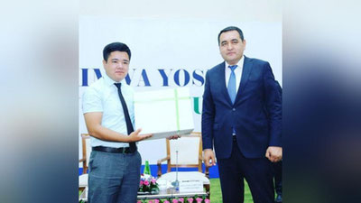 'Hokim kontrakt pulini to`lolmayotgan talabaga yordam berdi'ning rasmi