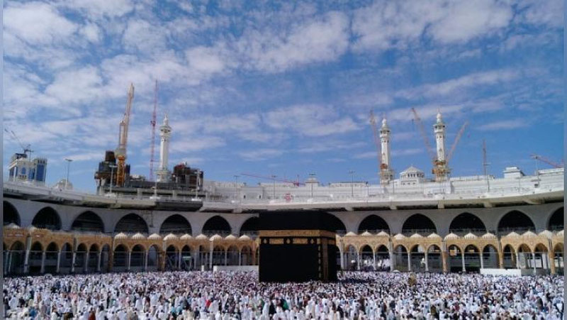 'Ozodlikka chiqqan fuqarolarga yordam ko`rsatgan hamyurtimiz Haj safariga navbatsiz otlandi'ning rasmi