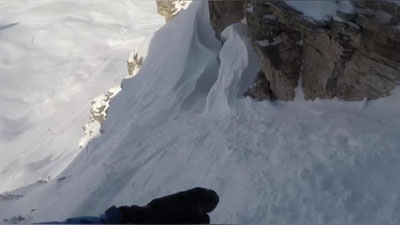 Изрображение 'СНОУБОРДИСТ СНЯЛ НА ВИДЕО СПУСК ВО ВРЕМЯ ЛАВИНЫ'