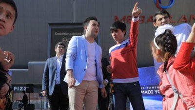 'Xonanda Botir Yaminov ruxsatsiz 100 dan ortiq muxlis to`plagani uchun uning klipi s`yomkasi to`xtatib qo`yildi'ning rasmi