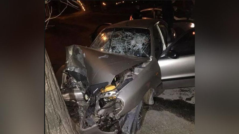 Изрображение 'В АХАНГАРАНЕ "НЕКСИЯ" ВРЕЗАЛАСЬ В ДЕРЕВО: 2 ЧЕЛОВЕКА ПОГИБЛИ'