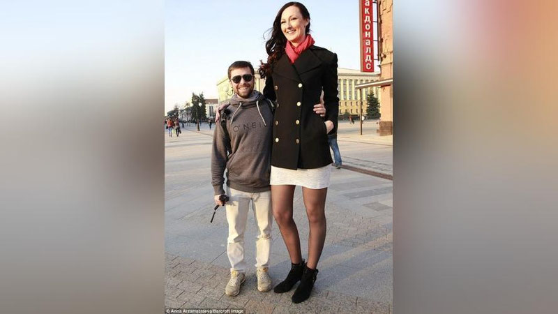 '29 YoShLI EKATERINA ENG UZUN OYoQLAR SOHIBASI SIFATIDA GINNESNING REKORDLAR KITOBIGA KIRDI'ning rasmi