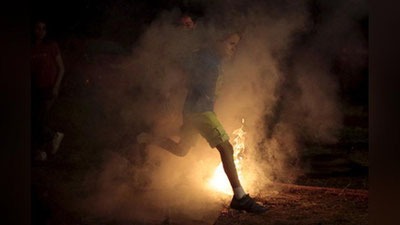 'Tomoshabinlar birinchi shaxs nomidan olingan yong`inni ko`rib dahshatga tushishdi (Video)'ning rasmi