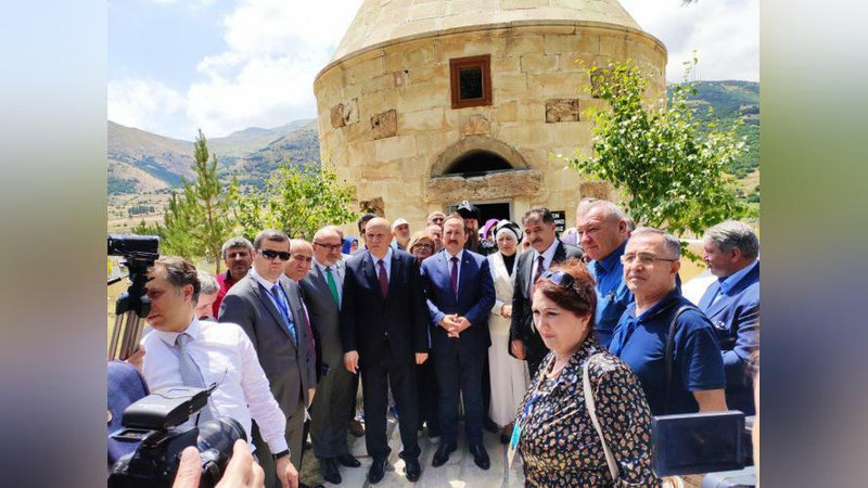 'Bayburtdagi Dada Qurqurt qabri haqiqiymi?'ning rasmi