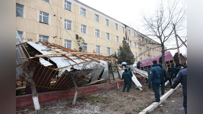 'Andijonda 2 ta ko`p qavatli uyning tom qismi uchib tushdi(foto)'ning rasmi